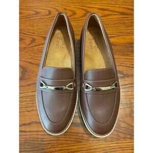 Naturalizer Women's Elin Lug Sole Loafers Brown and Gold Size 7.5 NWOB